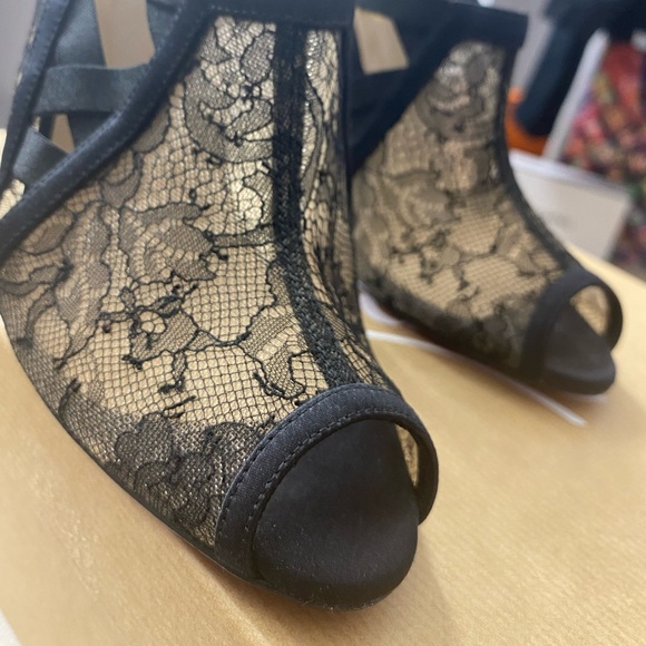 Black Chantilly Guiptik Lingerie Louboutin - Picture 5 of 7